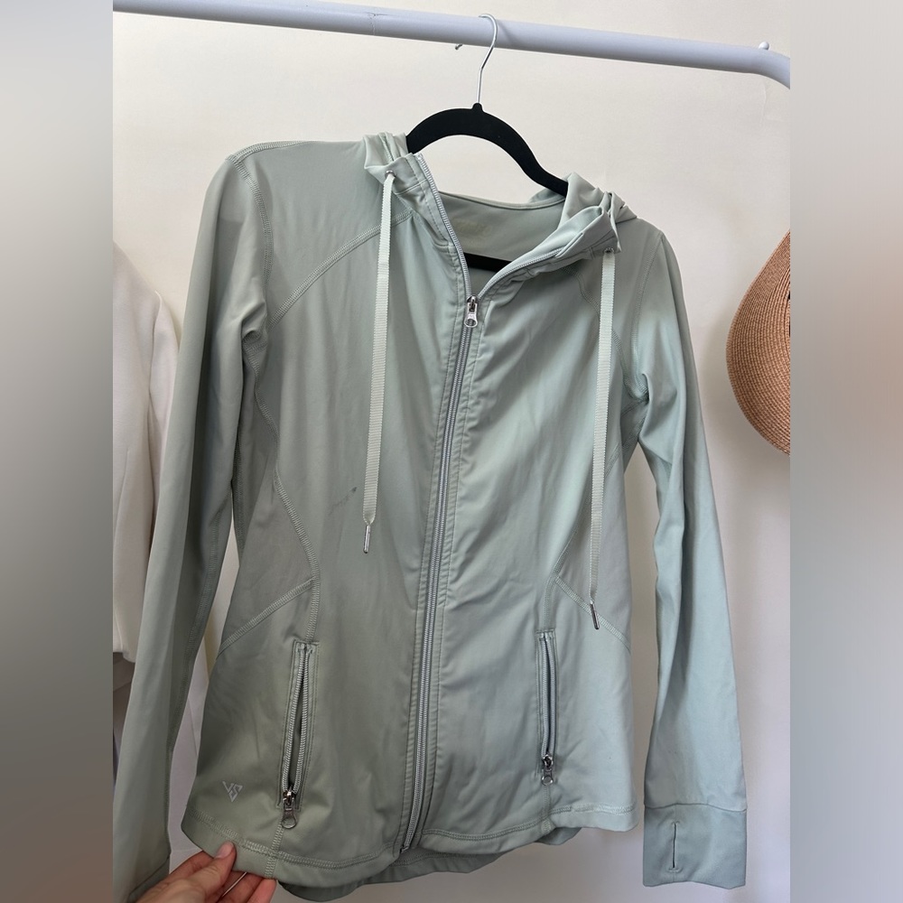 VSHRED mint green Weightless Jacket Hooded
Zip Up Medium